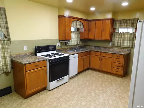 2068 N 20th St, Springfield, IL 62702 photo 2