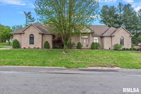 10 Book Ln, Jacksonville, IL 62650