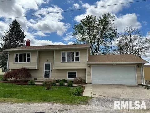 152 E Sylvan St, Virginia, IL 62691