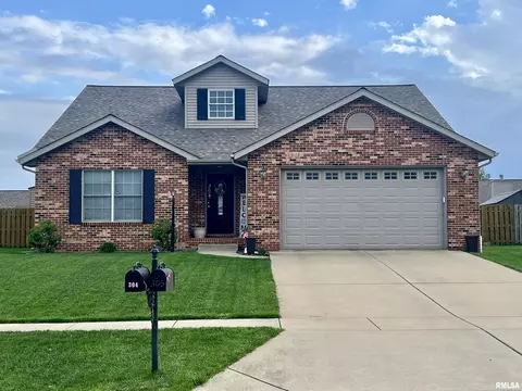 304 Garvey Ln, Chatham, IL 62629