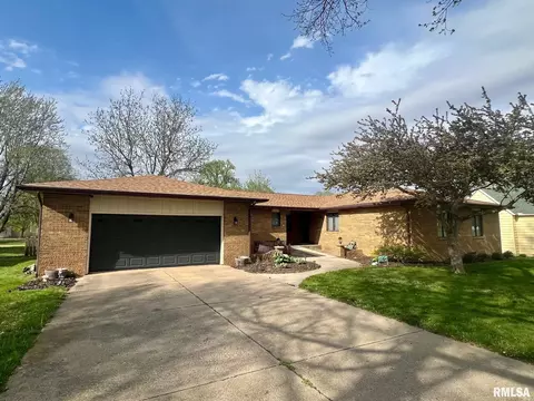 150 E Palmer St, Greenview, IL 62642