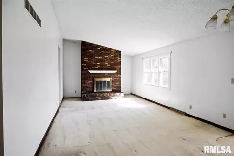 196 Golf Rd, Springfield, IL 62704 photo 3