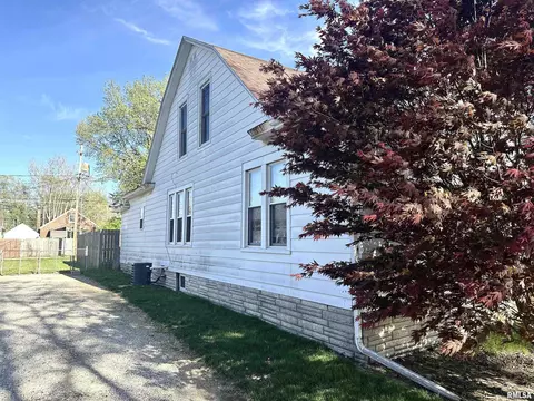 1048 N Osburn Ave, Springfield, IL 62702 photo 2
