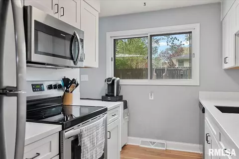 Kitchen - 50 Nottingham Rd, Springfield, IL 62704 photo 1 of 2