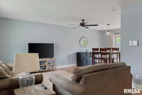 Living - 50 Nottingham Rd, Springfield, IL 62704 photo 2 of 4