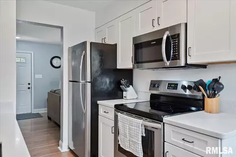 Kitchen - 50 Nottingham Rd, Springfield, IL 62704 photo 2 of 2