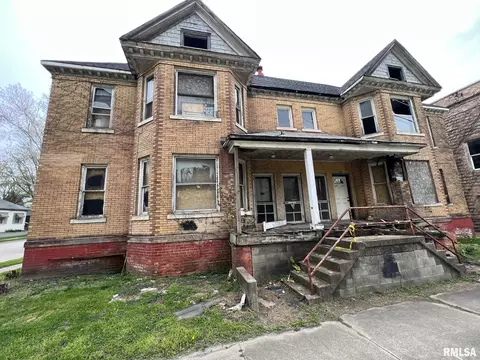 122 N Logan St, Lincoln, IL 62656