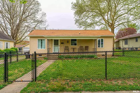 715 S State St, Lincoln, IL 62656