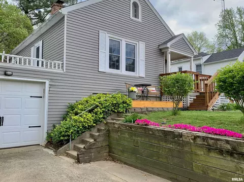 6 Fairview Ter, Jacksonville, IL 62650