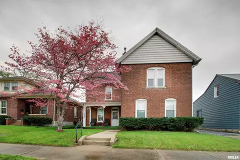 1028 Adams St, Quincy, IL 62301