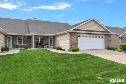 1517 Pine Creek Dr, Springfield, IL 62711