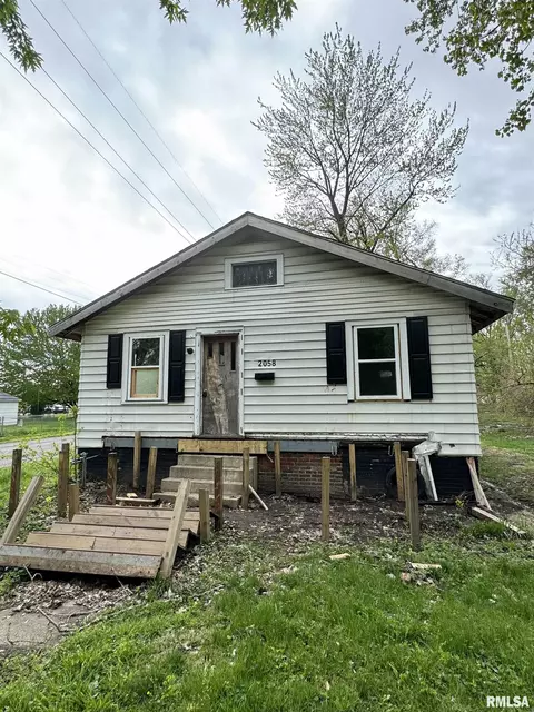 2058 E Jackson St, Springfield, IL 62703