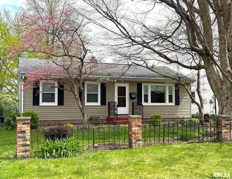 821 Lawrence Ave, Galesburg, IL 61401