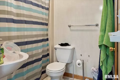Bath - 2153 E Capitol Ave, Springfield, IL 62703 photo 1 of 1