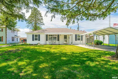 1625 Pulaski St, Lincoln, IL 62656