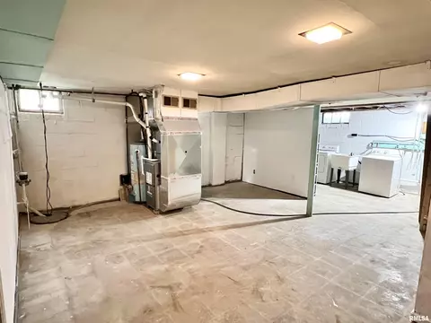 Other - 204 E Black Ave, Springfield, IL 62702 photo 1 of 4