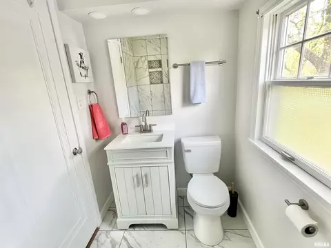 Bath - 204 E Black Ave, Springfield, IL 62702 photo 1 of 2