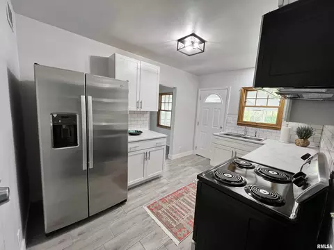 Kitchen - 204 E Black Ave, Springfield, IL 62702 photo 1 of 3