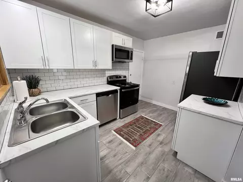 Kitchen - 204 E Black Ave, Springfield, IL 62702 photo 3 of 3