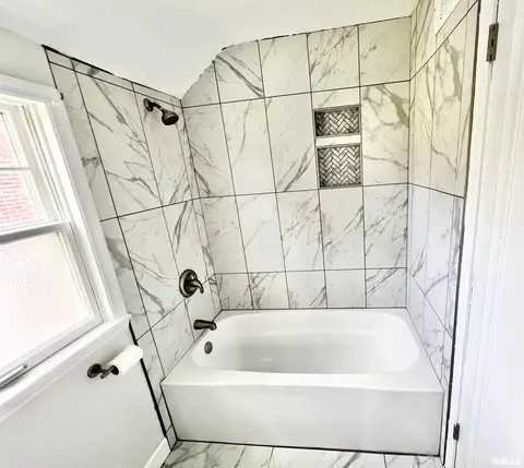 Bath - 204 E Black Ave, Springfield, IL 62702 photo 2 of 2
