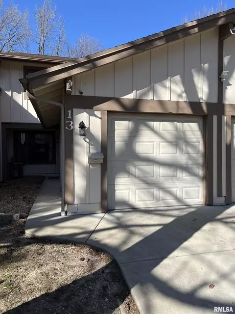 13 Juniper Ln, Springfield, IL 62704