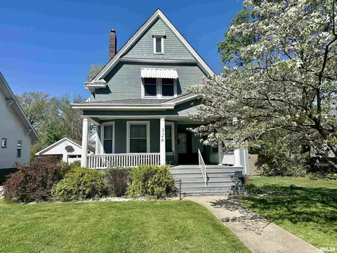 326 N High St, Carlinville, IL 62626