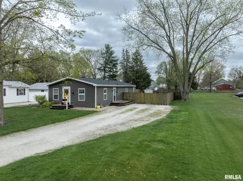 212 W Ann St, Knoxville, IL 61448