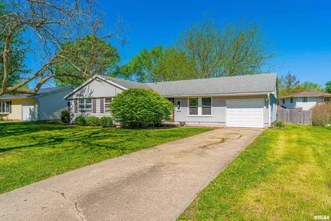 1513 Rutledge Dr, Lincoln, IL 62656