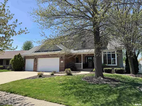 3082 Whitehaven Cir, Galesburg, IL 61401
