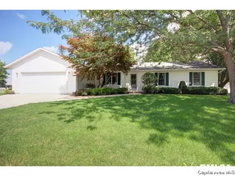 113 Stieren St, Farmersville, IL 62533