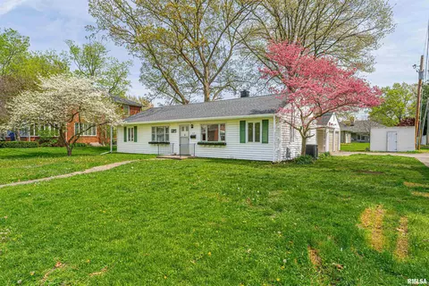 410 N Kankakee St, Lincoln, IL 62656
