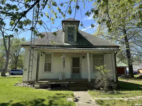 106 N Main St, Witt, IL 62094