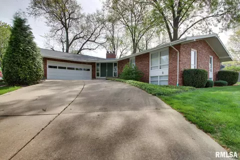1012 Ridgewood Dr, Quincy, IL 62301