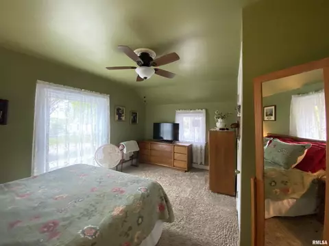 Bedroom - 216 W Elliott St, Springfield, IL 62702 photo 2 of 6