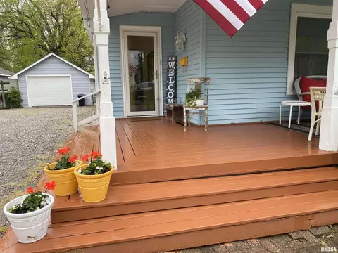 Exterior - 216 W Elliott St, Springfield, IL 62702 photo 3 of 12