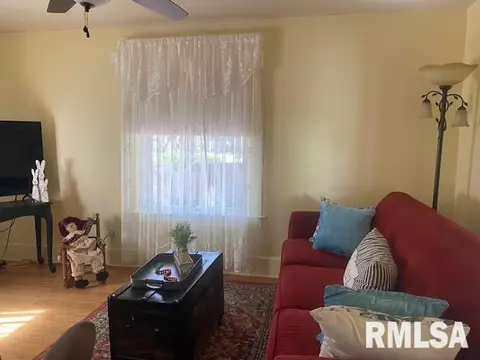 Living - 216 W Elliott St, Springfield, IL 62702 photo 1 of 1