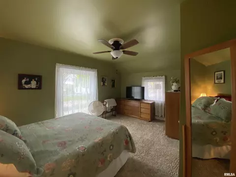 Bedroom - 216 W Elliott St, Springfield, IL 62702 photo 3 of 6