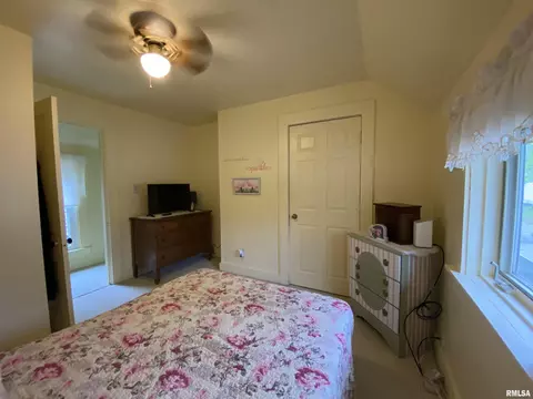 Bedroom - 216 W Elliott St, Springfield, IL 62702 photo 4 of 6