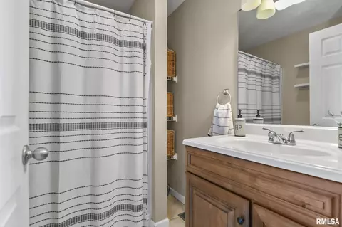 906 N Walnut St, Springfield, IL 62702 photo 17