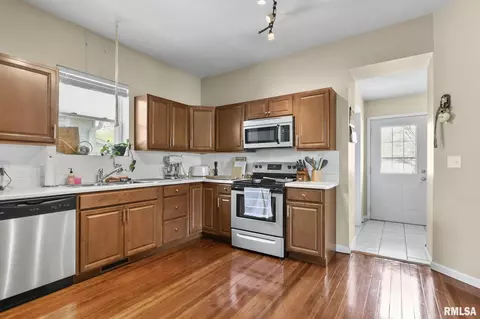 906 N Walnut St, Springfield, IL 62702 photo 12