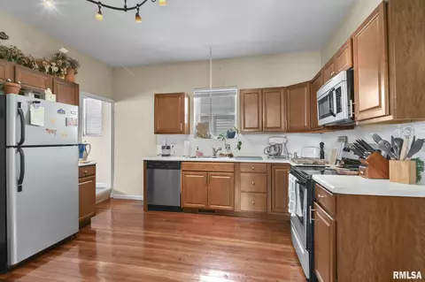 906 N Walnut St, Springfield, IL 62702 photo 11