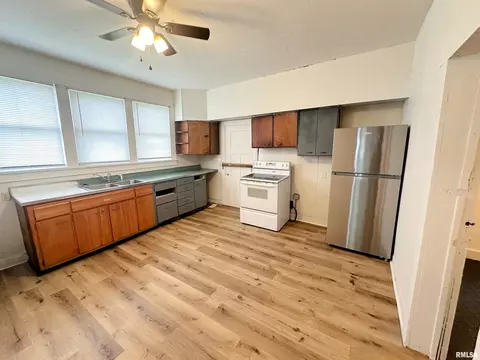 816 S 13th St, Springfield, IL 62703 photo 3