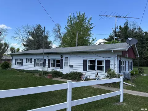 209 N 10th St, Oquawka, IL 61469