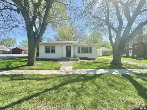 204 N Depot St, Altona, IL 61414