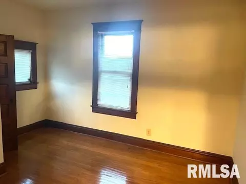 1210 N 6th St, Springfield, IL 62702 photo 9