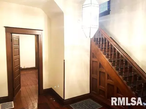 1210 N 6th St, Springfield, IL 62702 photo 3