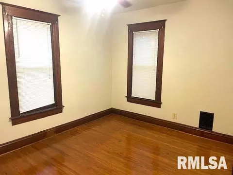 1210 N 6th St, Springfield, IL 62702 photo 10