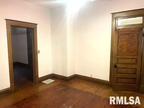 1210 N 6th St, Springfield, IL 62702 photo 5