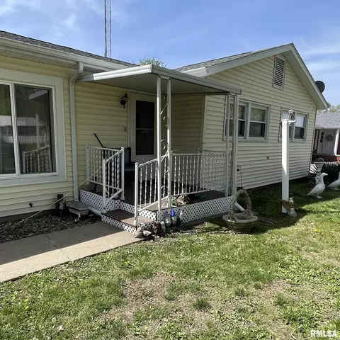 412 W Tremont St, Waverly, IL 62692