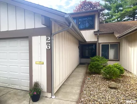 26 Redwood Ln, Springfield, IL 62704